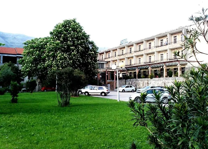 Hotel Leotar